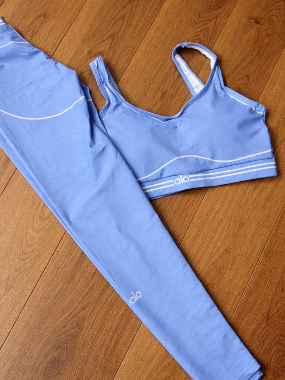 Alo Yoga Blue Airbrush Leggings And Sports Bra Set